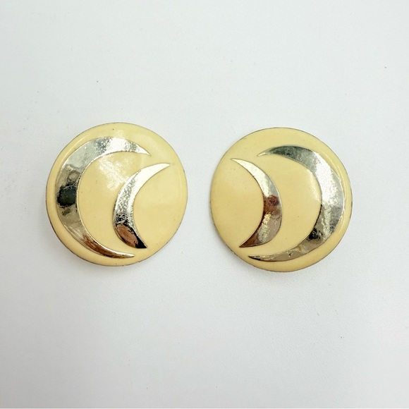 Vintage Enamel Cream Silver Tone Crescent Clip on Earrings - Picture 6 of 7